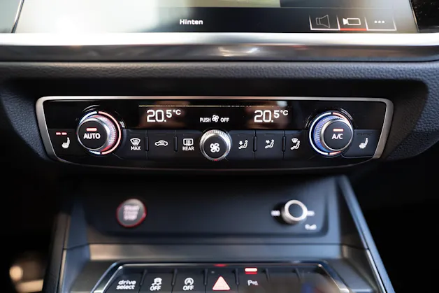 AUDI RS Q3 Sportback 2.5 TFSI quattro S-Tronic / Sportsitze / Rückfahrkamera / el. Sitze