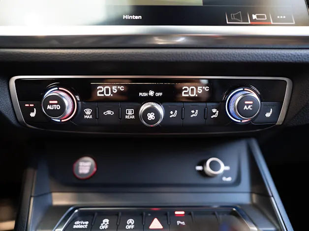 AUDI RS Q3 Sportback 2.5 TFSI quattro S-Tronic / Sportsitze / Rückfahrkamera / el. Sitze