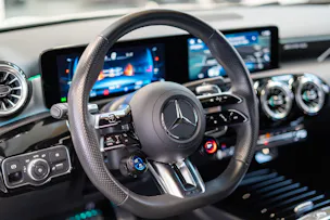 MERCEDES-BENZ A 35 AMG 4matic Limousine / Facelift / Rückfahrkamera / Ambientebeleuchtung