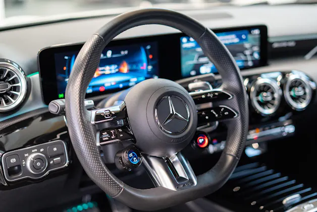 MERCEDES-BENZ A 35 AMG 4matic Limousine / Facelift / Rückfahrkamera / Ambientebeleuchtung