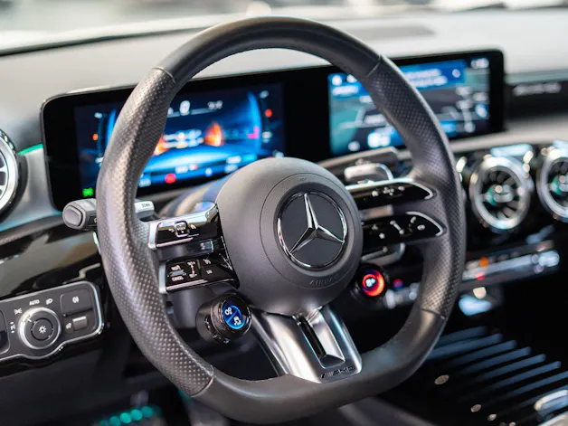 MERCEDES-BENZ A 35 AMG 4matic Limousine / Facelift / Rückfahrkamera / Ambientebeleuchtung