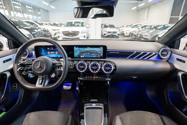MERCEDES-BENZ A 35 AMG 4matic Limousine / Facelift / Rückfahrkamera / Ambientebeleuchtung