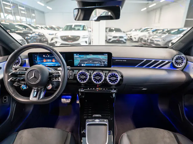 MERCEDES-BENZ A 35 AMG 4matic Limousine / Facelift / Rückfahrkamera / Ambientebeleuchtung
