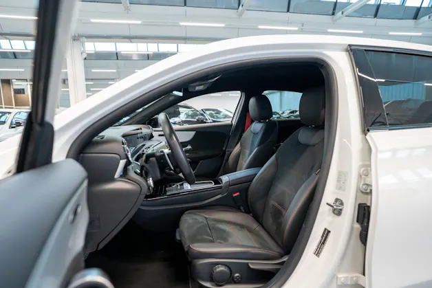 MERCEDES-BENZ A 35 AMG 4matic Limousine / Facelift / Rückfahrkamera / Ambientebeleuchtung