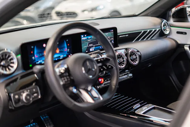MERCEDES-BENZ A 35 AMG 4matic Limousine / Facelift / Rückfahrkamera / Ambientebeleuchtung