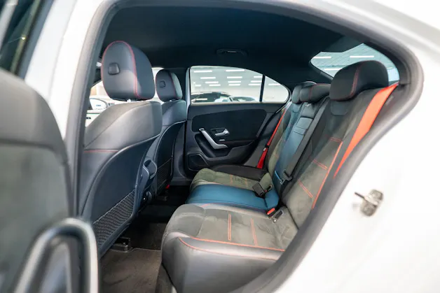 MERCEDES-BENZ A 35 AMG 4matic Limousine / Facelift / Rückfahrkamera / Ambientebeleuchtung