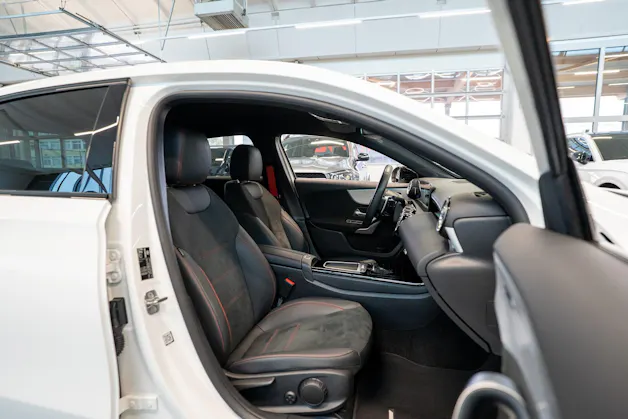 MERCEDES-BENZ A 35 AMG 4matic Limousine / Facelift / Rückfahrkamera / Ambientebeleuchtung
