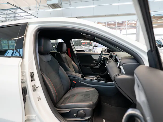 MERCEDES-BENZ A 35 AMG 4matic Limousine / Facelift / Rückfahrkamera / Ambientebeleuchtung