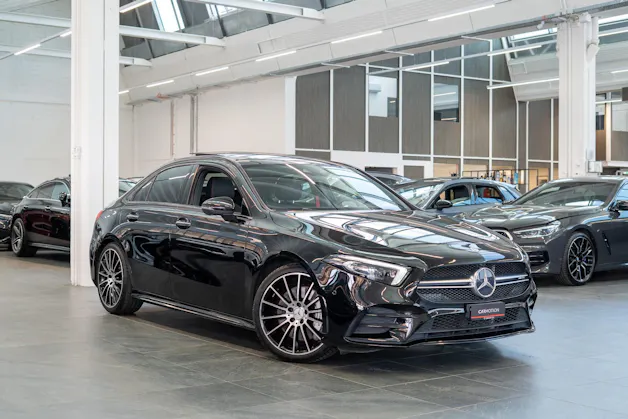 MERCEDES-BENZ A 35 AMG 4matic Limousine / Panorama-Schiebedach / Burmester / Ambiente-Beleuchtung