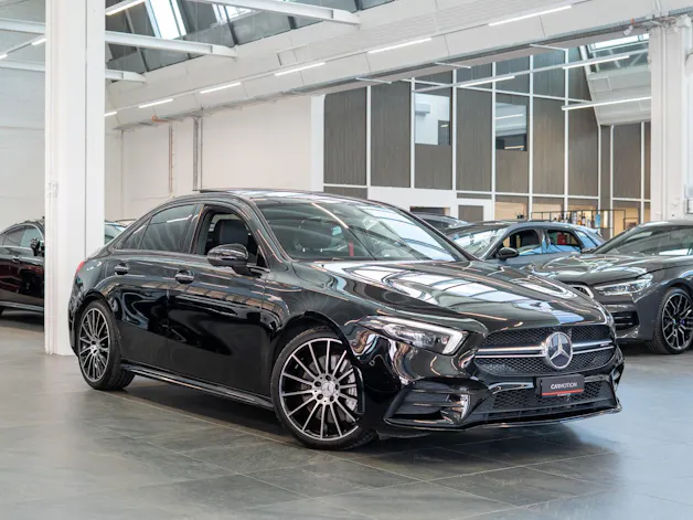 MERCEDES-BENZ A 35 AMG 4matic Limousine / Panorama-Schiebedach / Burmester / Ambiente-Beleuchtung