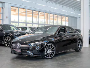 MERCEDES-BENZ A 35 AMG 4matic Limousine / Panorama-Schiebedach / Burmester / Ambiente-Beleuchtung