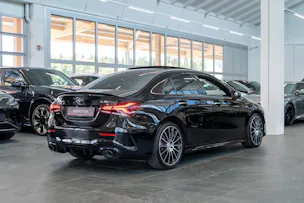 MERCEDES-BENZ A 35 AMG 4matic Limousine / Panorama-Schiebedach / Burmester / Ambiente-Beleuchtung