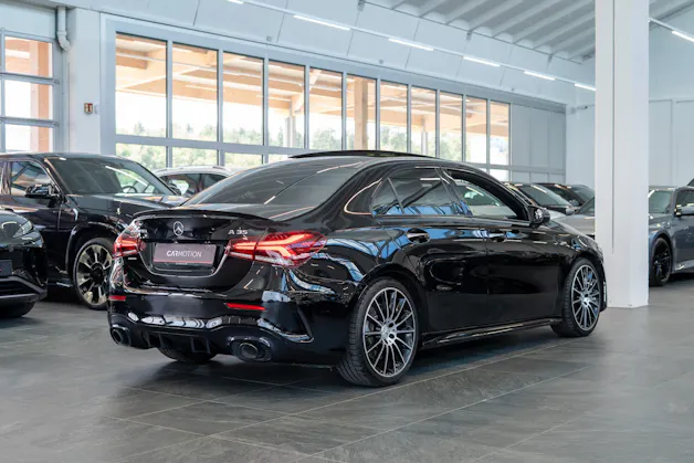 MERCEDES-BENZ A 35 AMG 4matic Limousine / Panorama-Schiebedach / Burmester / Ambiente-Beleuchtung