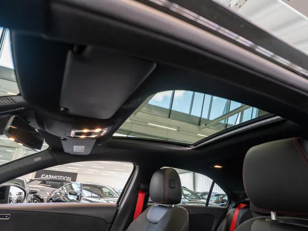 MERCEDES-BENZ A 35 AMG 4matic Limousine / Panorama-Schiebedach / Burmester / Ambiente-Beleuchtung