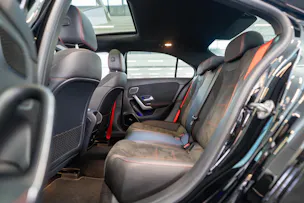 MERCEDES-BENZ A 35 AMG 4matic Limousine / Panorama-Schiebedach / Burmester / Ambiente-Beleuchtung