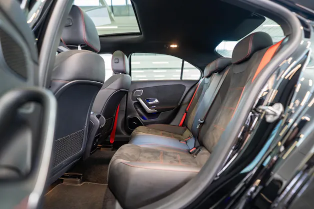MERCEDES-BENZ A 35 AMG 4matic Limousine / Panorama-Schiebedach / Burmester / Ambiente-Beleuchtung