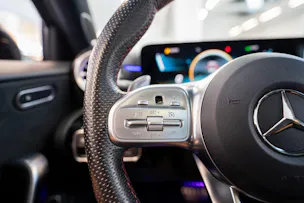 MERCEDES-BENZ A 35 AMG 4matic Limousine / Panorama-Schiebedach / Burmester / Ambiente-Beleuchtung