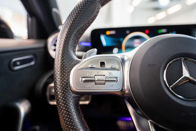 MERCEDES-BENZ A 35 AMG 4matic Limousine / Panorama-Schiebedach / Burmester / Ambiente-Beleuchtung