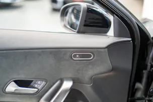 MERCEDES-BENZ A 35 AMG 4matic Limousine / Panorama-Schiebedach / Burmester / Ambiente-Beleuchtung