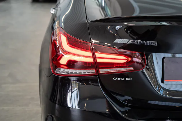 MERCEDES-BENZ A 35 AMG 4matic Limousine / Panorama-Schiebedach / Burmester / Ambiente-Beleuchtung