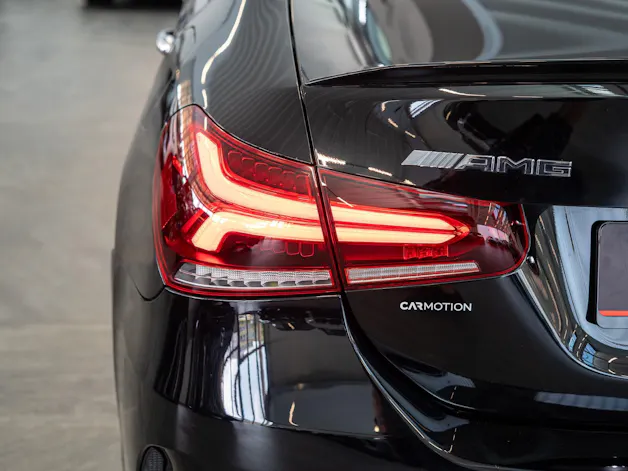 MERCEDES-BENZ A 35 AMG 4matic Limousine / Panorama-Schiebedach / Burmester / Ambiente-Beleuchtung