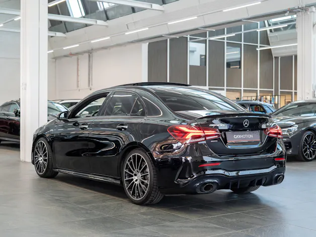 MERCEDES-BENZ A 35 AMG 4matic Limousine / Panorama-Schiebedach / Burmester / Ambiente-Beleuchtung