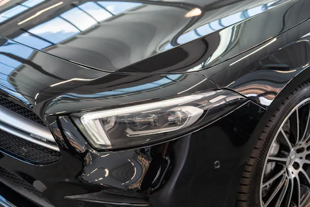 MERCEDES-BENZ A 35 AMG 4matic Limousine / Panorama-Schiebedach / Burmester / Ambiente-Beleuchtung