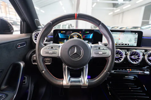 MERCEDES-BENZ A 35 AMG 4matic Limousine / Panorama-Schiebedach / Burmester / Ambiente-Beleuchtung