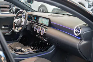 MERCEDES-BENZ A 35 AMG 4matic Limousine / Panorama-Schiebedach / Burmester / Ambiente-Beleuchtung