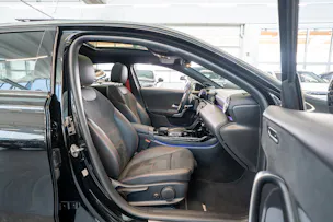 MERCEDES-BENZ A 35 AMG 4matic Limousine / Panorama-Schiebedach / Burmester / Ambiente-Beleuchtung