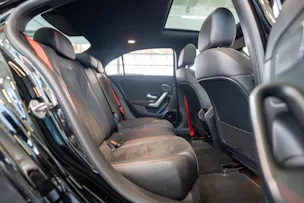 MERCEDES-BENZ A 35 AMG 4matic Limousine / Panorama-Schiebedach / Burmester / Ambiente-Beleuchtung