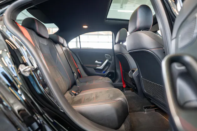 MERCEDES-BENZ A 35 AMG 4matic Limousine / Panorama-Schiebedach / Burmester / Ambiente-Beleuchtung
