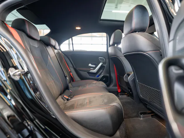 MERCEDES-BENZ A 35 AMG 4matic Limousine / Panorama-Schiebedach / Burmester / Ambiente-Beleuchtung