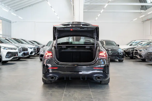 MERCEDES-BENZ A 35 AMG 4matic Limousine / Panorama-Schiebedach / Burmester / Ambiente-Beleuchtung