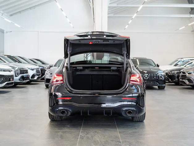 MERCEDES-BENZ A 35 AMG 4matic Limousine / Panorama-Schiebedach / Burmester / Ambiente-Beleuchtung
