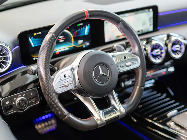 MERCEDES-BENZ A 35 AMG 4matic Limousine / Panorama-Schiebedach / Burmester / Ambiente-Beleuchtung