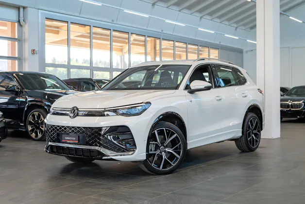 VW Tiguan 2.0 TSI R-Line DSG 4motion / Rückfahrkamera / Massagesitze / Ambientebeleuchtung