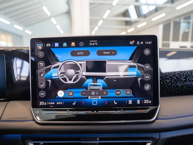 VW Tiguan 2.0 TSI R-Line DSG 4motion / Rückfahrkamera / Massagesitze / Ambientebeleuchtung