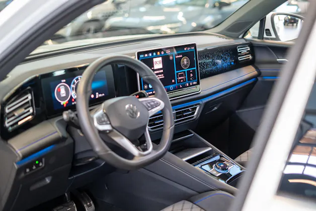 VW Tiguan 2.0 TSI R-Line DSG 4motion / Rückfahrkamera / Massagesitze / Ambientebeleuchtung