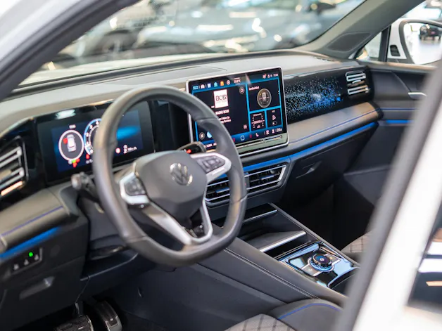VW Tiguan 2.0 TSI R-Line DSG 4motion / Rückfahrkamera / Massagesitze / Ambientebeleuchtung