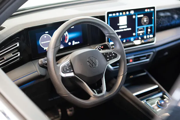 VW Tiguan 2.0 TSI R-Line DSG 4motion / Rückfahrkamera / Massagesitze / Ambientebeleuchtung