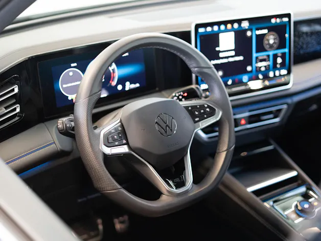 VW Tiguan 2.0 TSI R-Line DSG 4motion / Rückfahrkamera / Massagesitze / Ambientebeleuchtung