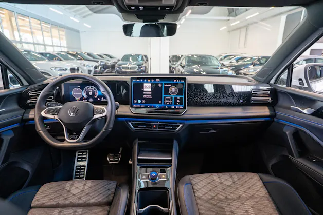 VW Tiguan 2.0 TSI R-Line DSG 4motion / Rückfahrkamera / Massagesitze / Ambientebeleuchtung