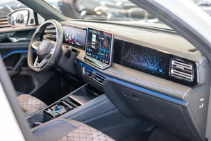 VW Tiguan 2.0 TSI R-Line DSG 4motion / Rückfahrkamera / Massagesitze / Ambientebeleuchtung