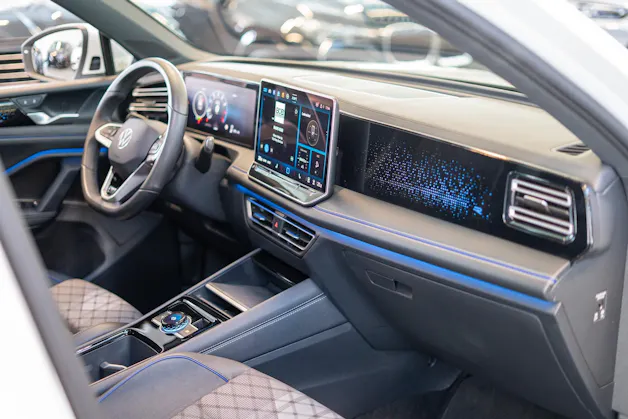 VW Tiguan 2.0 TSI R-Line DSG 4motion / Rückfahrkamera / Massagesitze / Ambientebeleuchtung