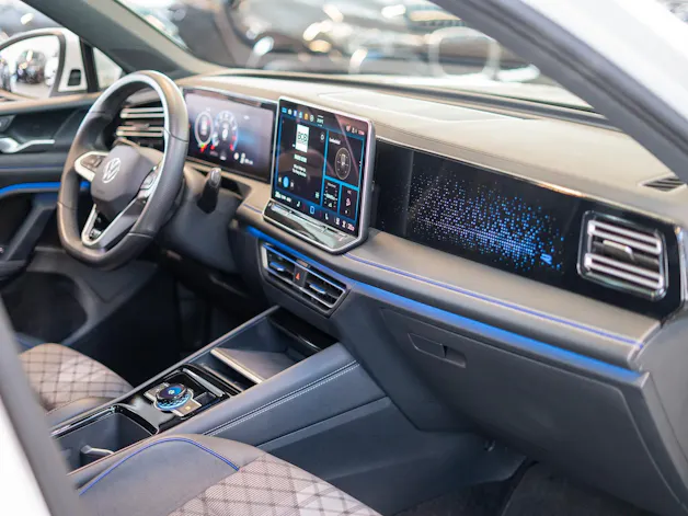 VW Tiguan 2.0 TSI R-Line DSG 4motion / Rückfahrkamera / Massagesitze / Ambientebeleuchtung