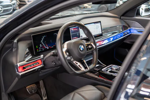 BMW 740d xDrive / Theatre Screen / 360° Kamera / Bowers & Wilinks / Head-Up Display