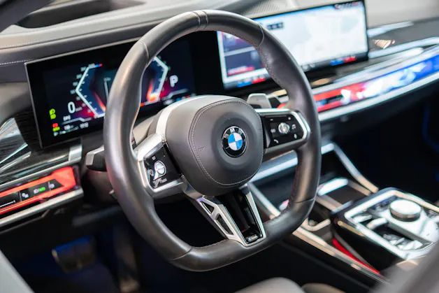 BMW 740d xDrive / Theatre Screen / 360° Kamera / Bowers & Wilinks / Head-Up Display