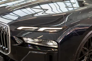 BMW 740d xDrive / Theatre Screen / 360° Kamera / Bowers & Wilinks / Head-Up Display