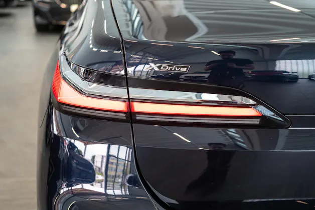 BMW 740d xDrive / Theatre Screen / 360° Kamera / Bowers & Wilinks / Head-Up Display